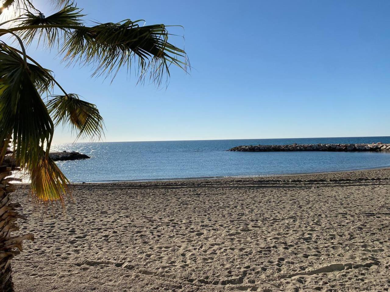 Apartamento Frente Al Mar Pedregalejo Malaga Luaran gambar