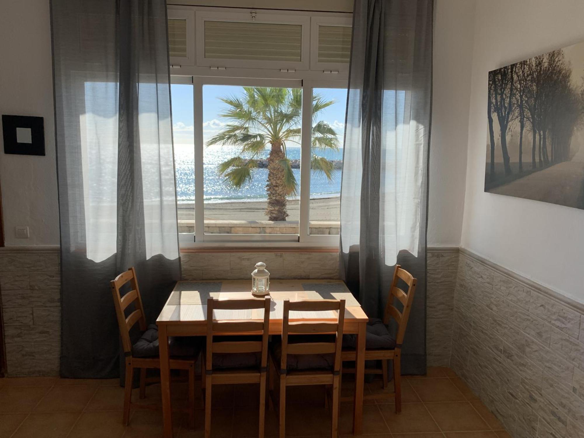 Apartamento Frente Al Mar Pedregalejo Malaga Luaran gambar