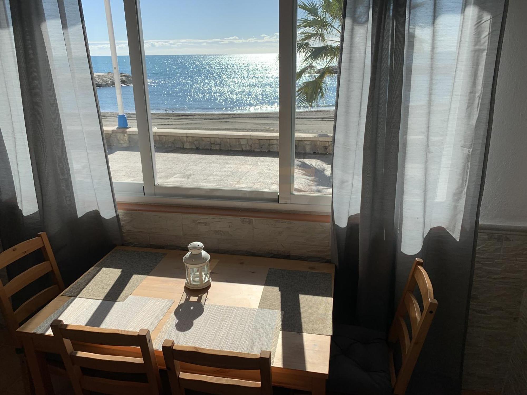 Apartamento Frente Al Mar Pedregalejo Malaga Luaran gambar