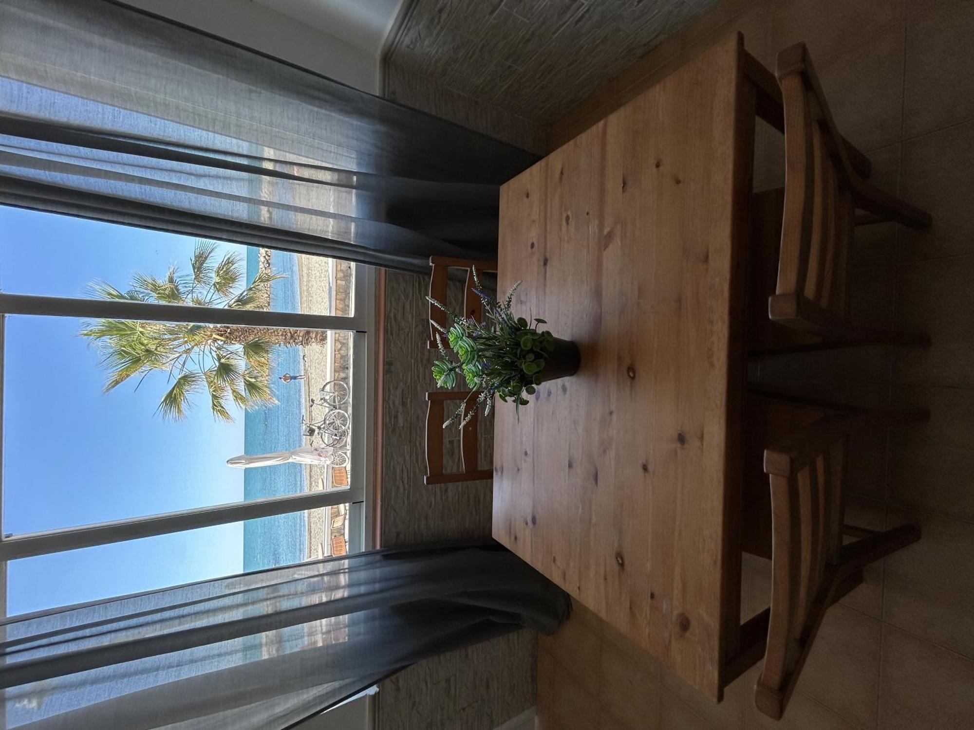 Apartamento Frente Al Mar Pedregalejo Malaga Luaran gambar